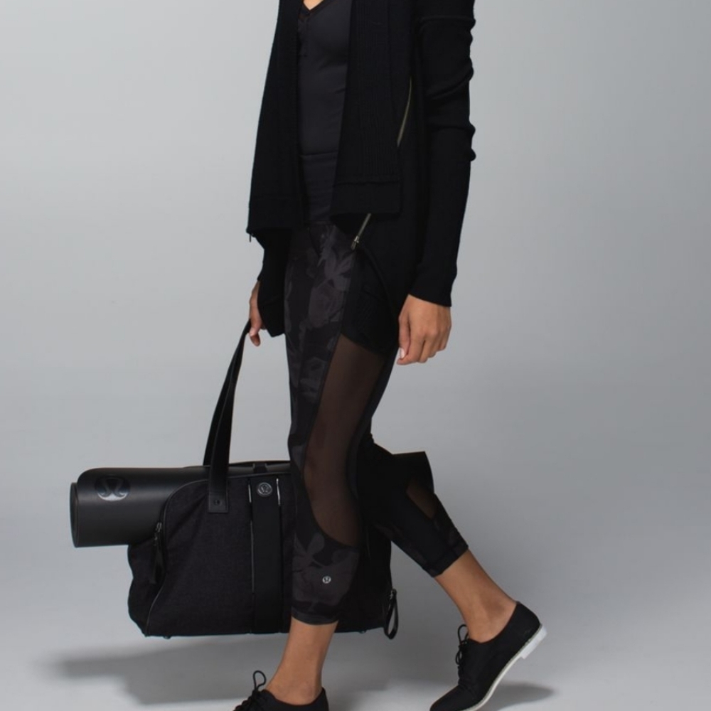 Lululemon Seek The Heat Crop Inky Floral Soot Black / Black